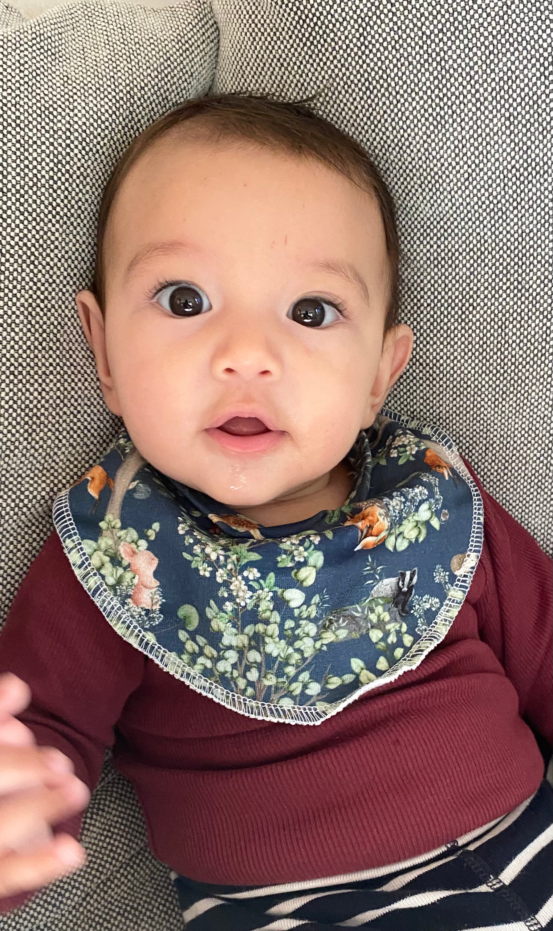 Dregglis för baby i mönstret skogsvänner.