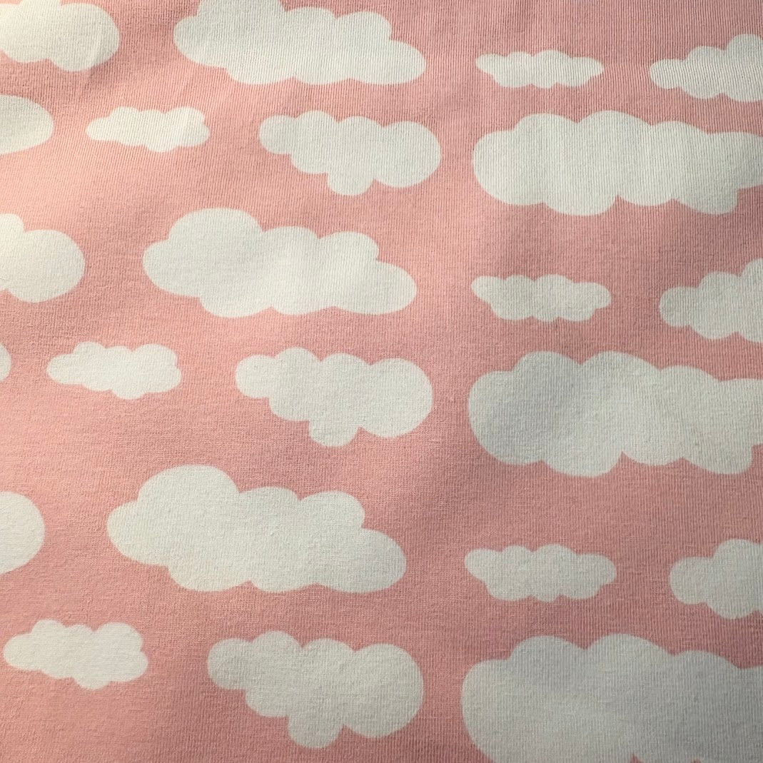 Jerseytyg med molntryck i rosa, metervara ca 150 cm brett