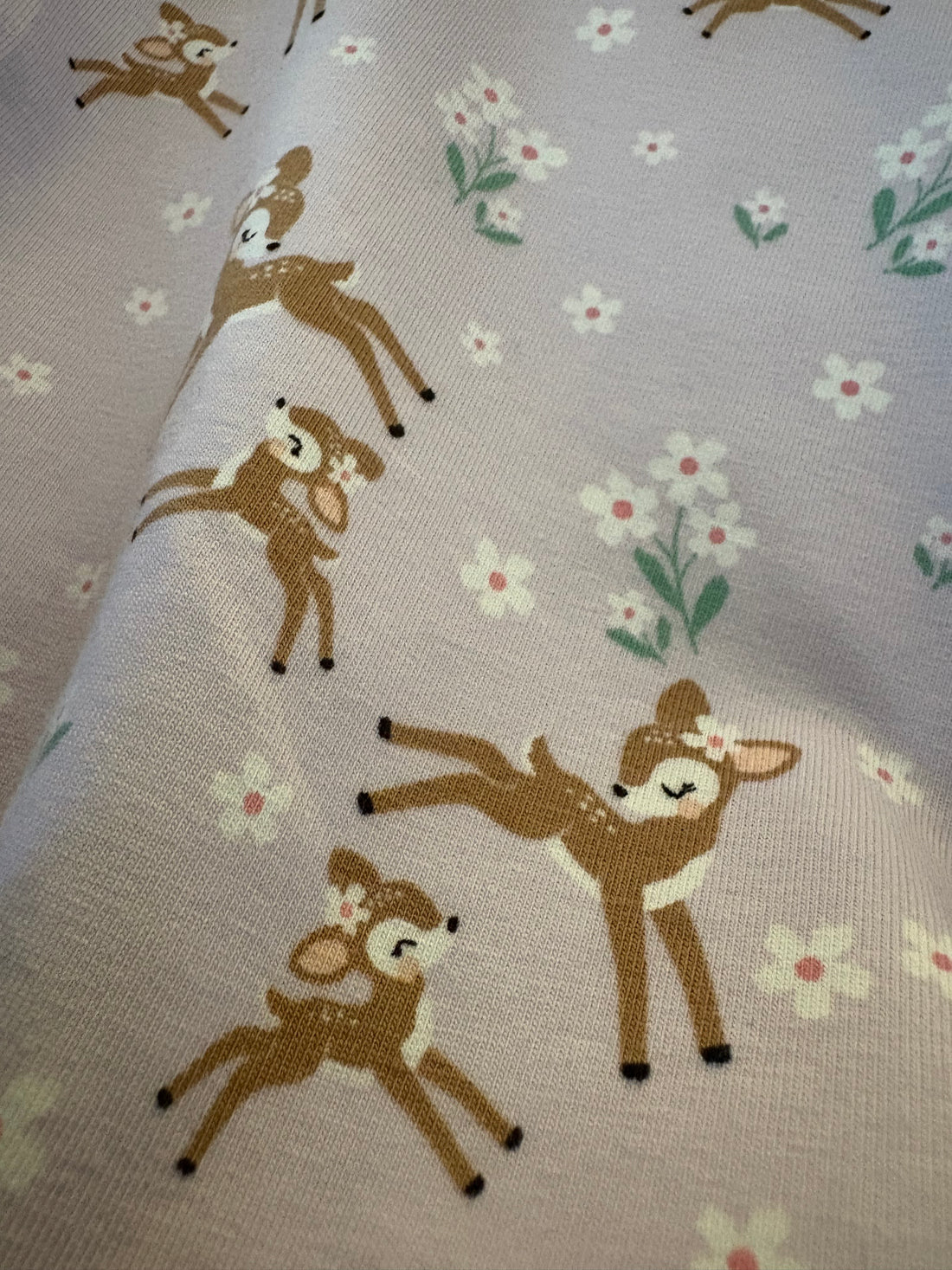 Rådjur och blommor