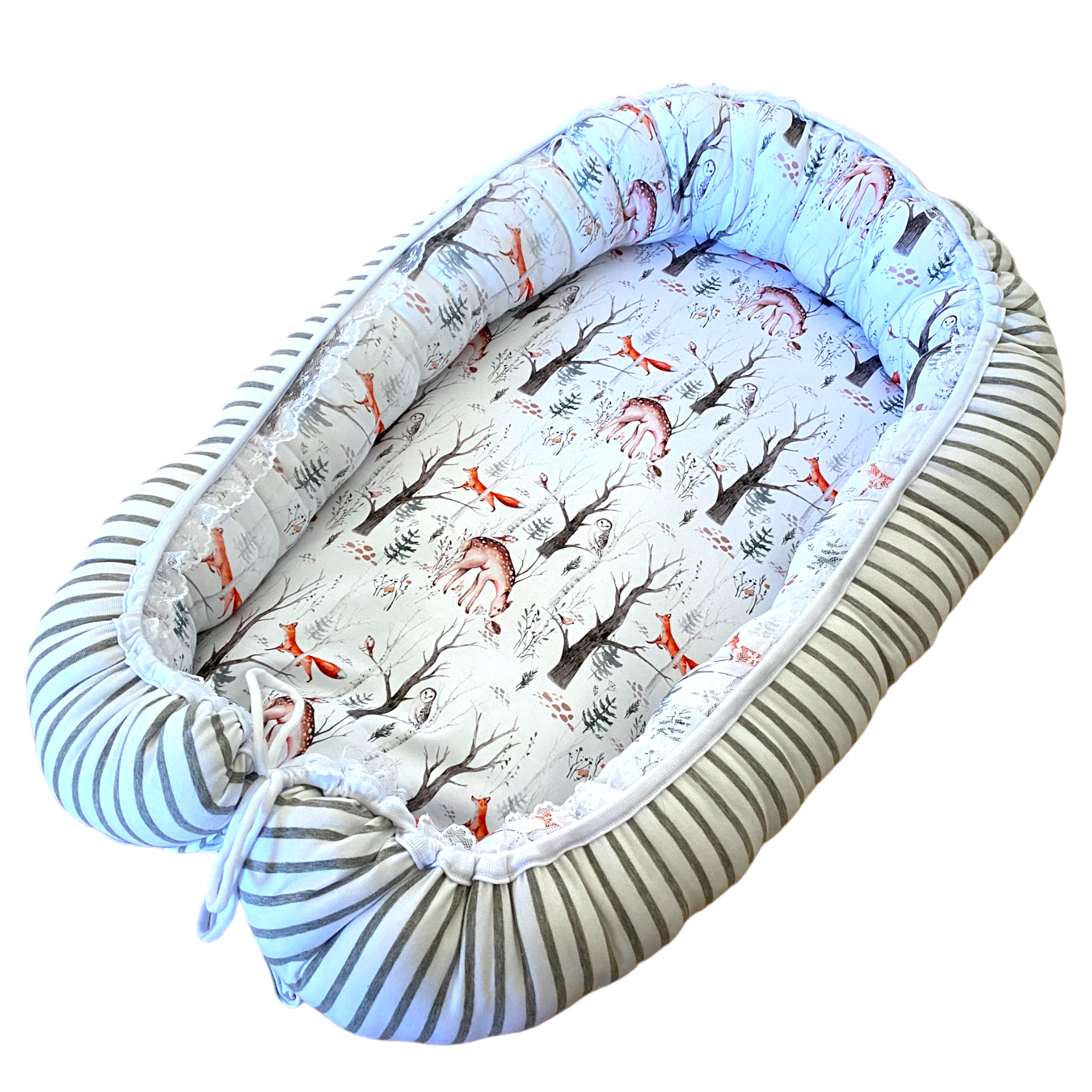 Babynest med Skogsglänta-mönster, vändbar dubbel bomullsjersey.