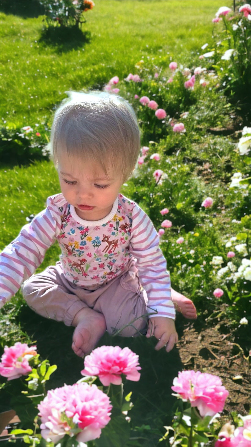 Jerseytyg Bambi i ljusrosa, sytt till en tröja